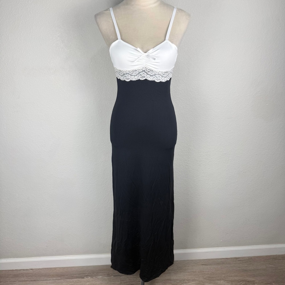 NWT Bella Vie Isabella Maxi Dreess Black White Lace Trim Size Small Formal Chic
